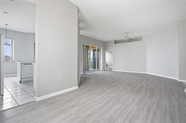 Building Photo - 575 SE 29th Dr