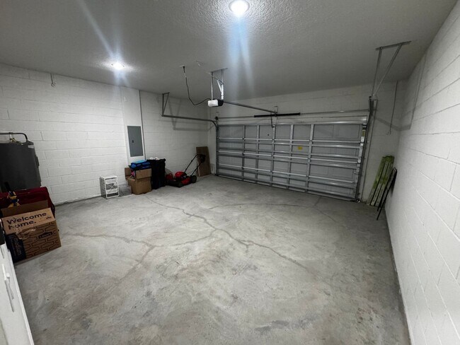 Building Photo - Newly Built 4 Bedroom Home for Rent – Prime Ocala Location