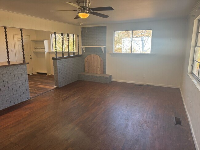 Building Photo - 6119 Jeanne Dr