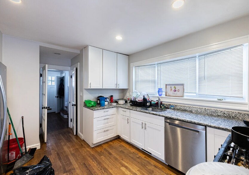 Building Photo - 224 Faneuil St