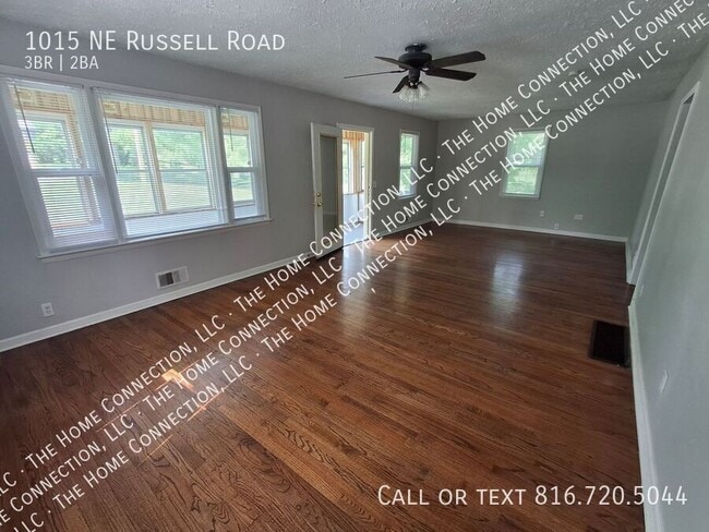 Building Photo - 1015 NE Russell Rd.