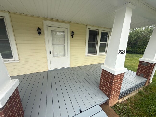 Building Photo - Pulaski, 4BR / 1.5 BA, available now
