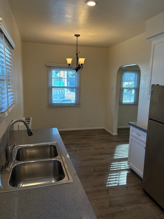 Building Photo - Gaylord Building