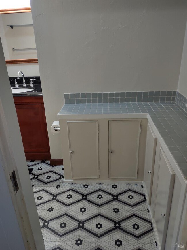 Building Photo - 16 Frances St