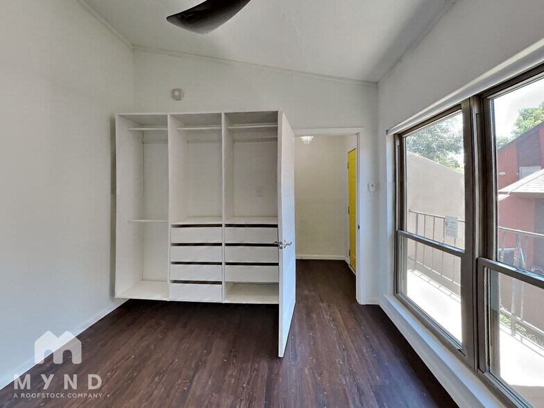 Building Photo - 7152 Fair Oaks Ave