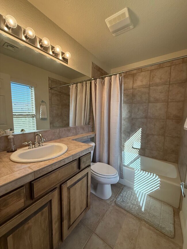 Building Photo - 2010 Richey Cir