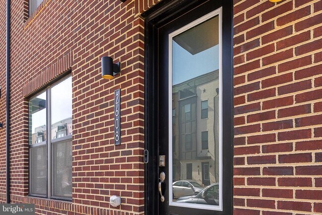 Building Photo - 2603 Light St