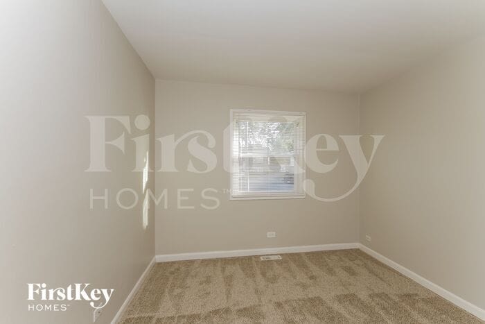 Building Photo - 711 Linden Ct