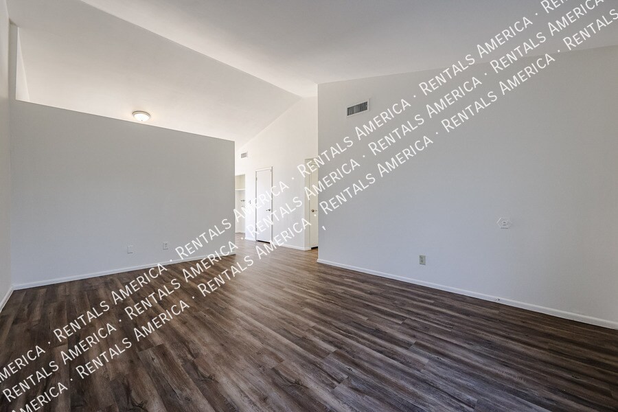Building Photo - 1055 N Recker Rd