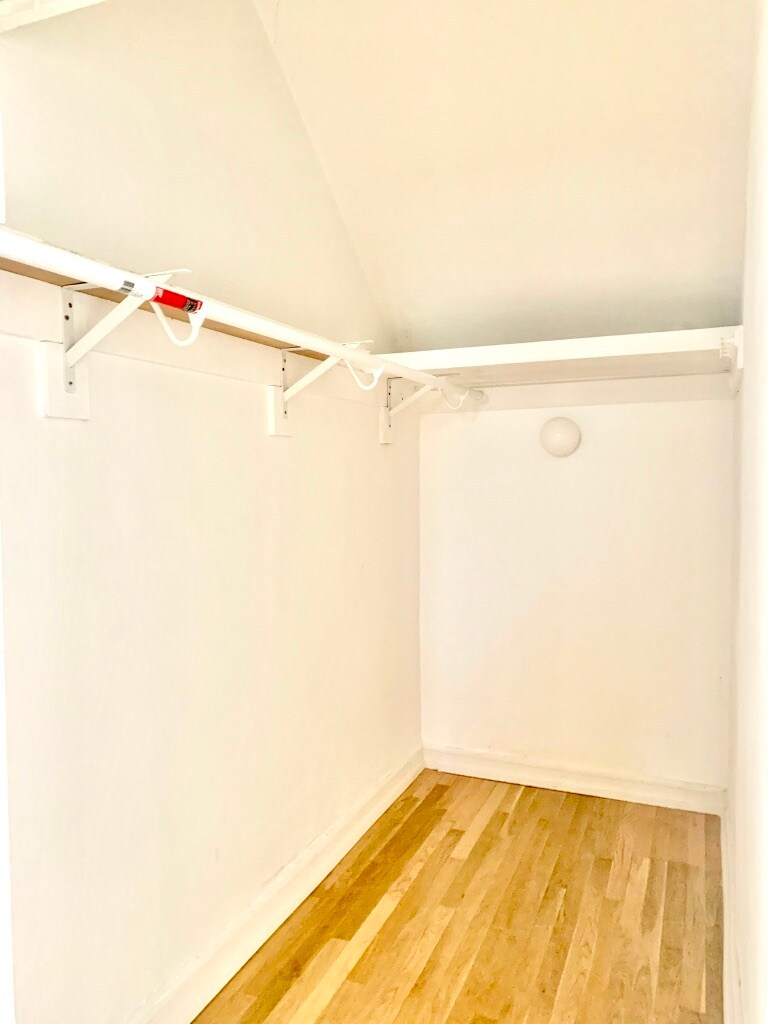 Building Photo - 610 Parkman Ave