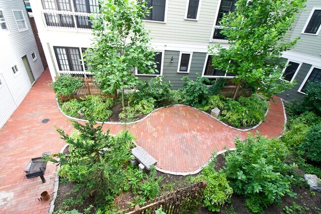 Building Photo - 80 Webster Ave