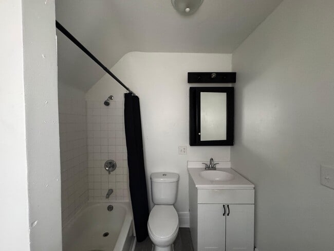 Building Photo - 728 W Colfax Ave