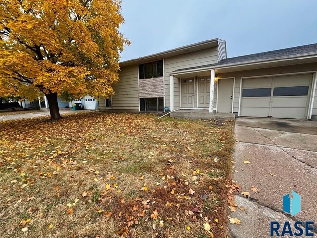 Primary Photo - 2503 W 3rd St