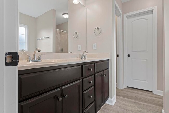 Building Photo - 202 Breakwater Dr