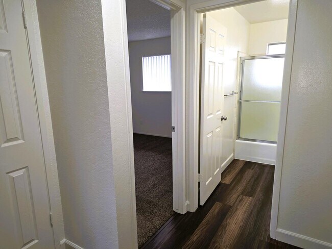 Building Photo - 923 Minnewawa Ave