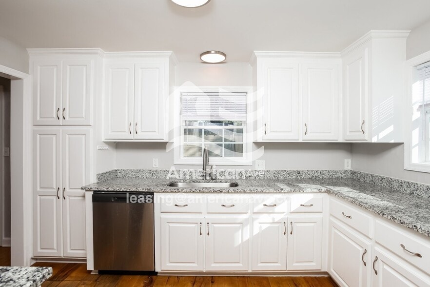 Building Photo - 1508 Hilton St