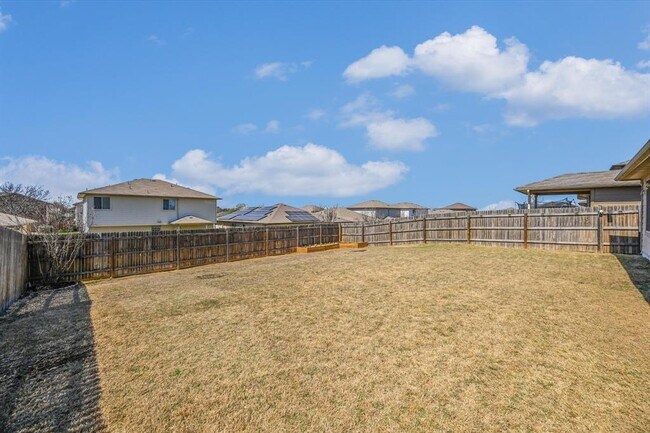 Building Photo - 725 Pinnacle Dr