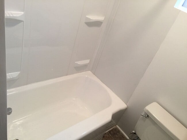 Building Photo - 654.5 Columbia Ave