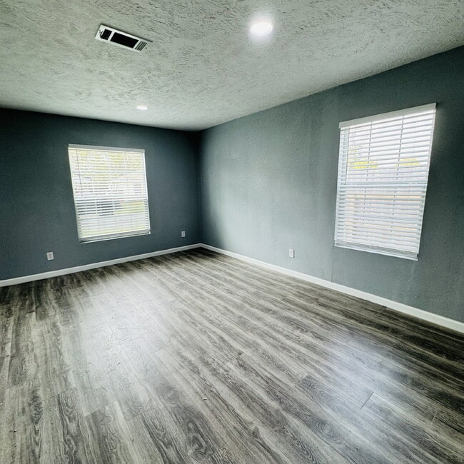 Building Photo - 1 Lutcher Circle A