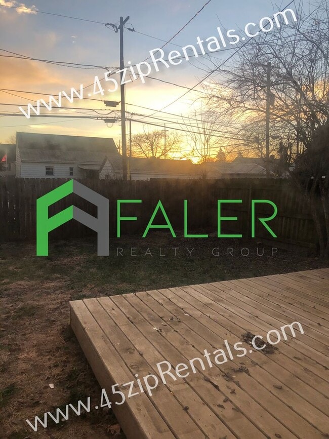 Building Photo - Belmont Ranch with LOTS of Space!