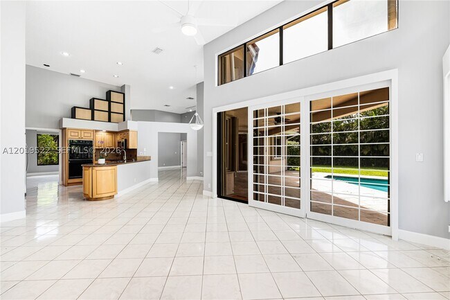 Building Photo - 1256 Manor Dr S