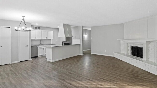 Building Photo - 519 Windsor Dr