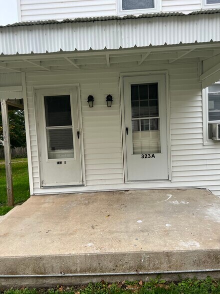 Side entrance - 323 Lincoln Way W