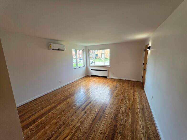 Building Photo - 3911 E Gatewood Ln