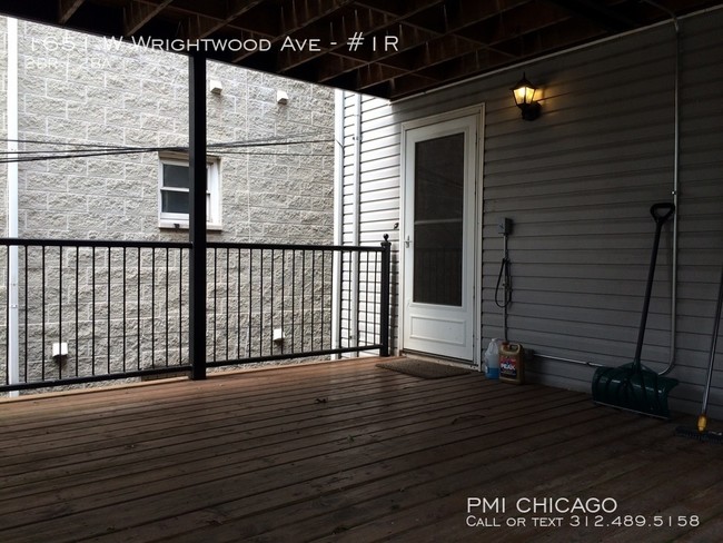 Building Photo - GORGEOUS Lincoln park apt - 2full ba,2car,...