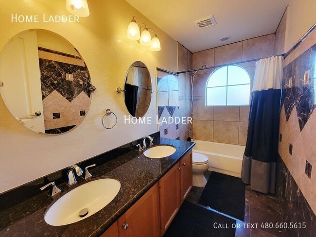 Building Photo - 4027 E Kirkland Rd