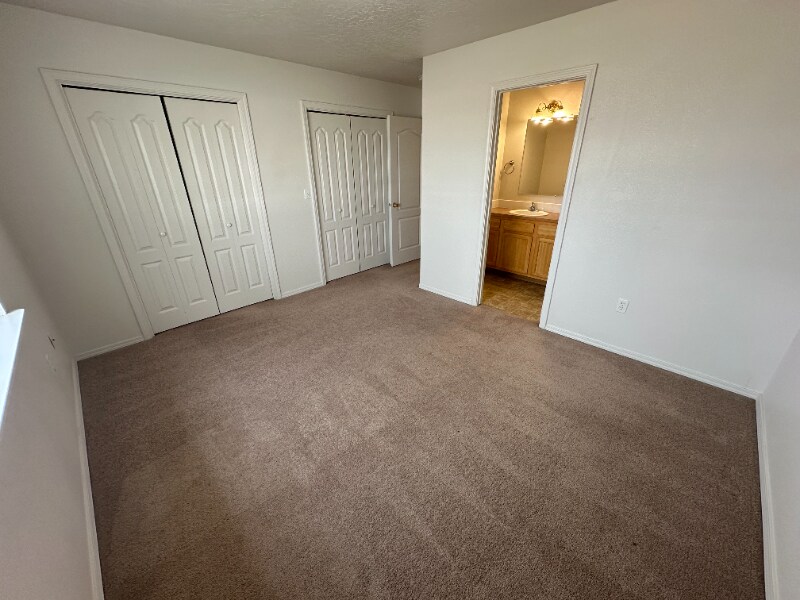 Building Photo - 116-118 NE Lotus Ct