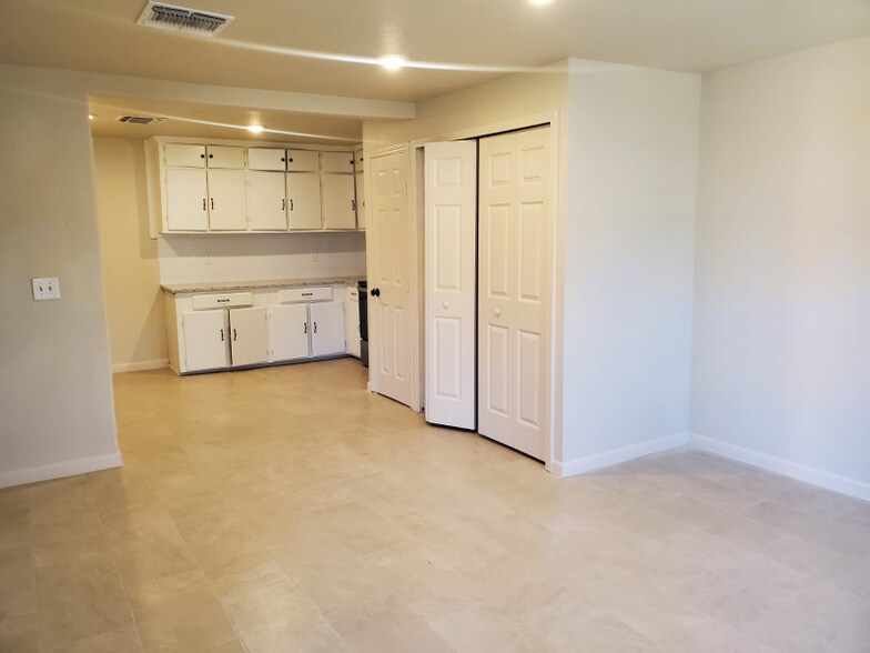 Building Photo - 118 Esmeralda Dr
