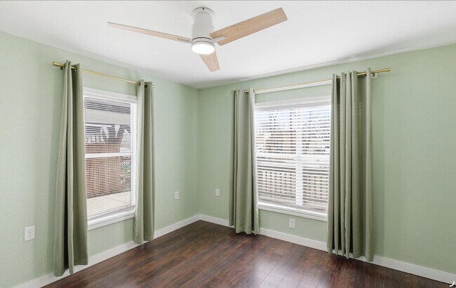 Building Photo - 413 W Wright Blvd