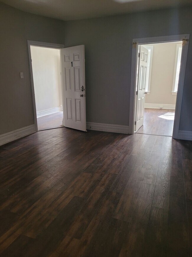 Building Photo - 257 E College Ave