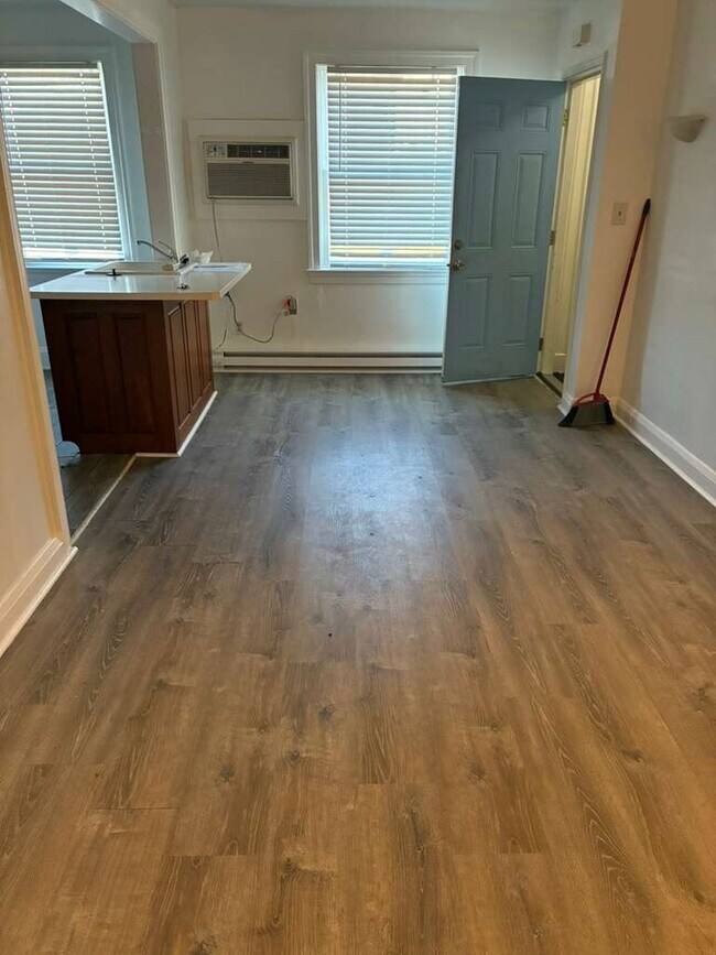 Building Photo - 4136