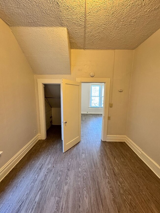 Building Photo - Nehalem Place