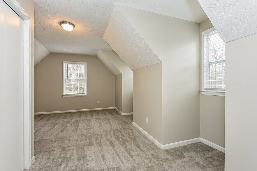 Building Photo - 1220 Izod Ct