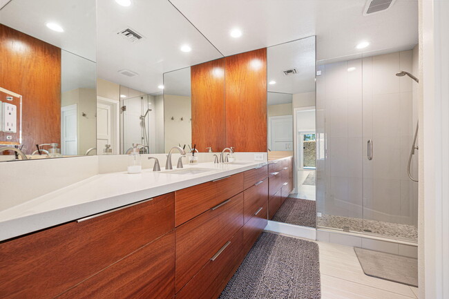 Building Photo - 49069 Mariposa Dr