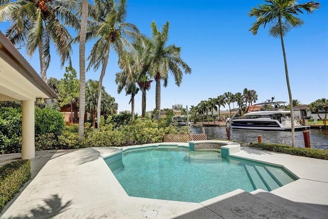 Building Photo - 2484 SE 12th St