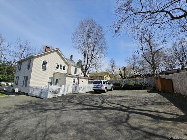 Building Photo - 95 NY-59