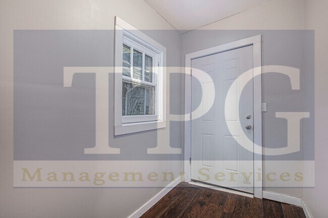 Building Photo - 4241 Charlotte St