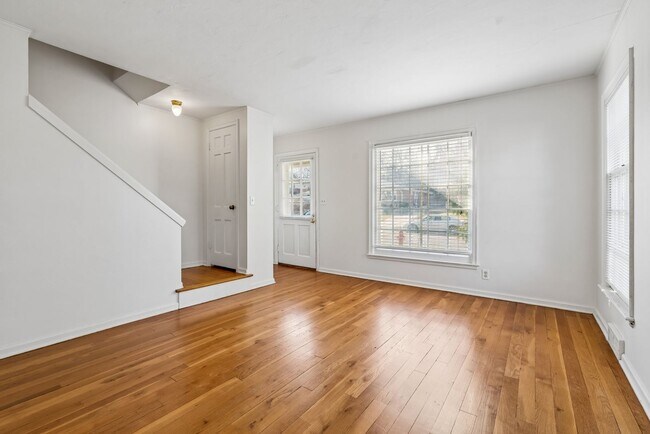 Building Photo - 2100 Sumner St