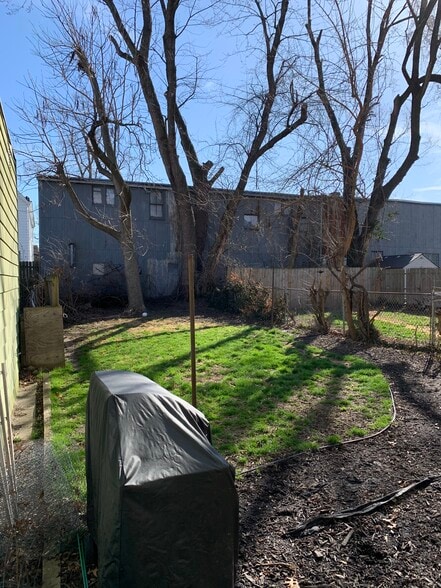 Building Photo - 1827 Tilden Ave