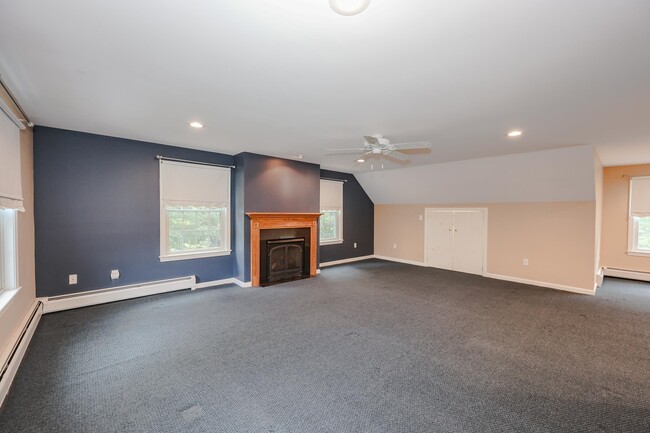 Building Photo - 55 Holbrook Hill Rd