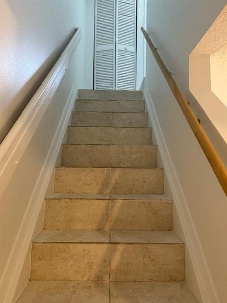 Building Photo - 7813 Sanibel Dr