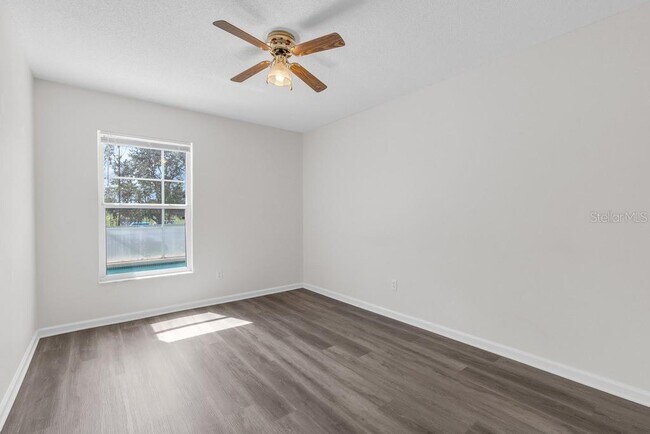 Building Photo - 15746 Autumn Glen Ave
