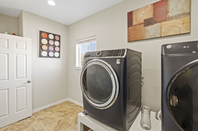 Building Photo - Spacious Home with Finished Basement, Granite Kitchen & Fenced Yard Near Fort Carson