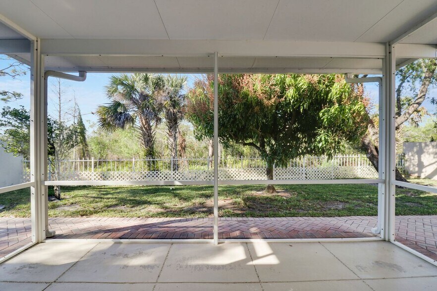 Building Photo - 7428 SE Waxberry Cir