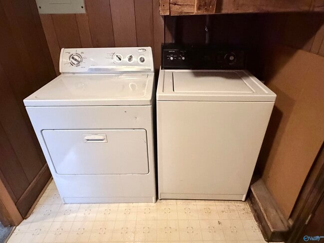 Building Photo - 330 Jack Coleman Dr NW