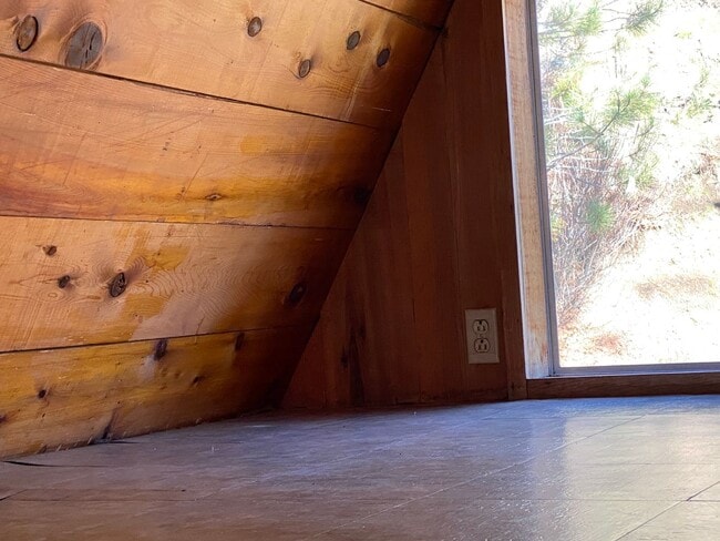 Building Photo - View the Applegate River!!